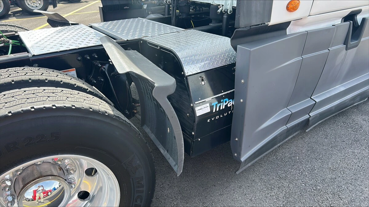 2022 Freightliner Cascadia - image 5