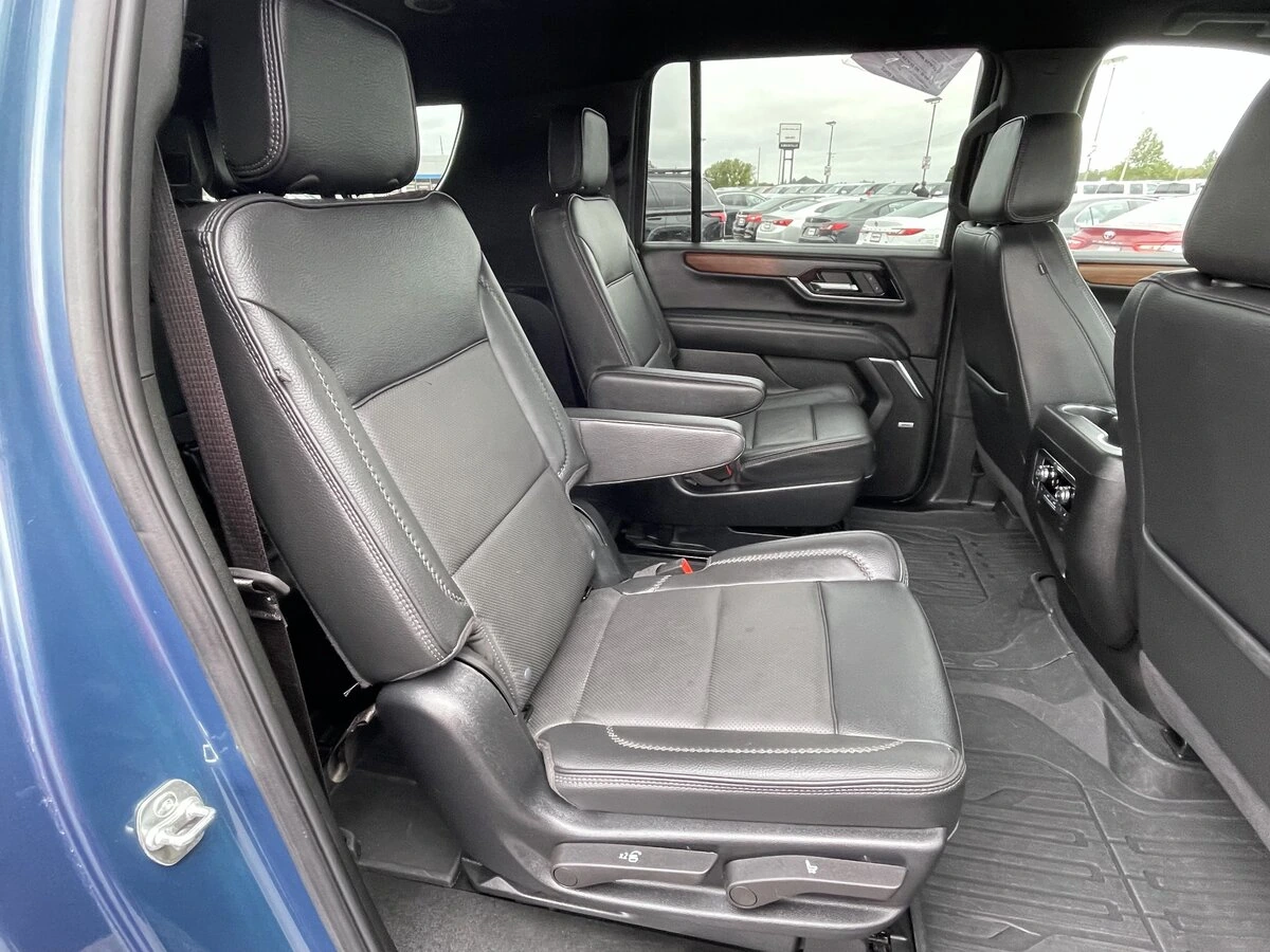 2025 GMC Yukon XL Denali - Photo 16