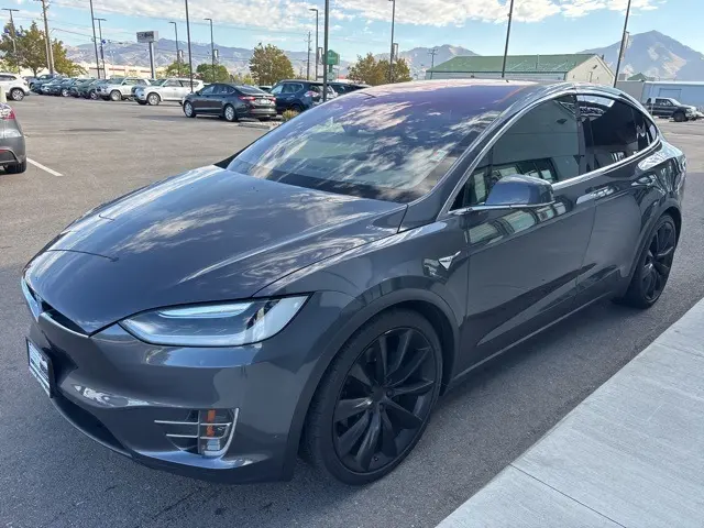 2017 Tesla Model X 75D photo 3