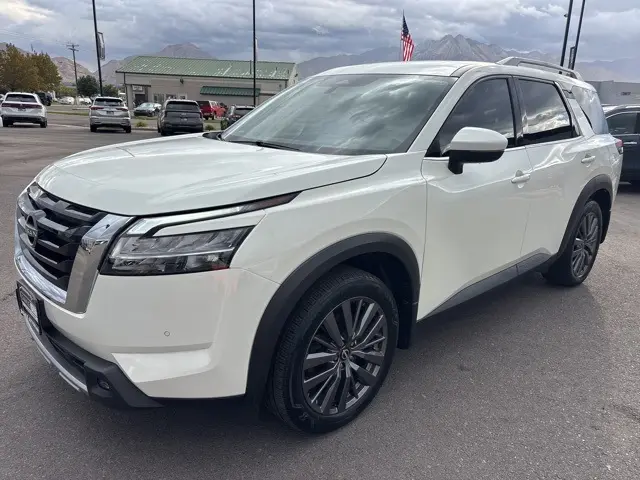2022 Nissan Pathfinder SL photo 2
