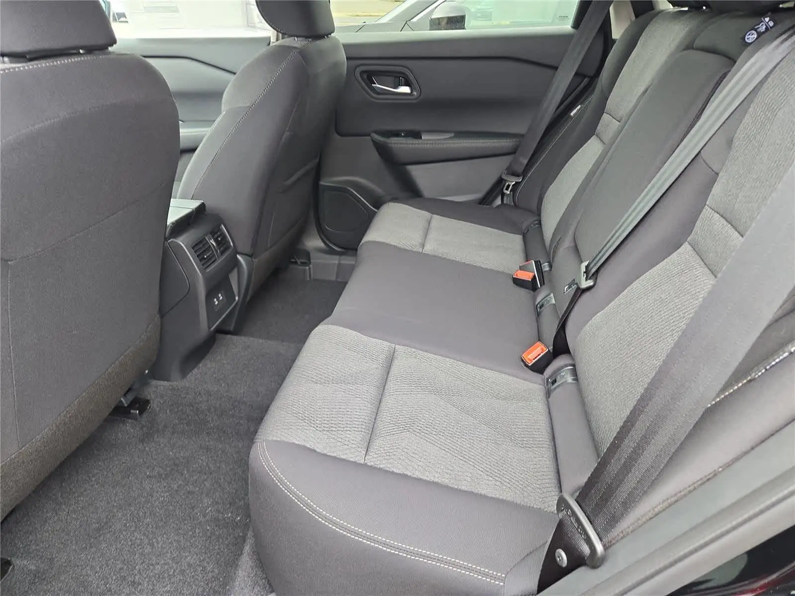 2026 Nissan Rogue SV photo 9