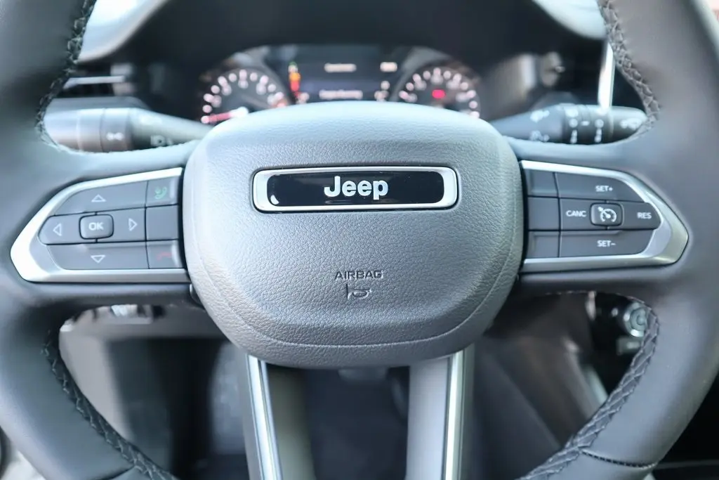 2026 Jeep Compass Latitude photo 2