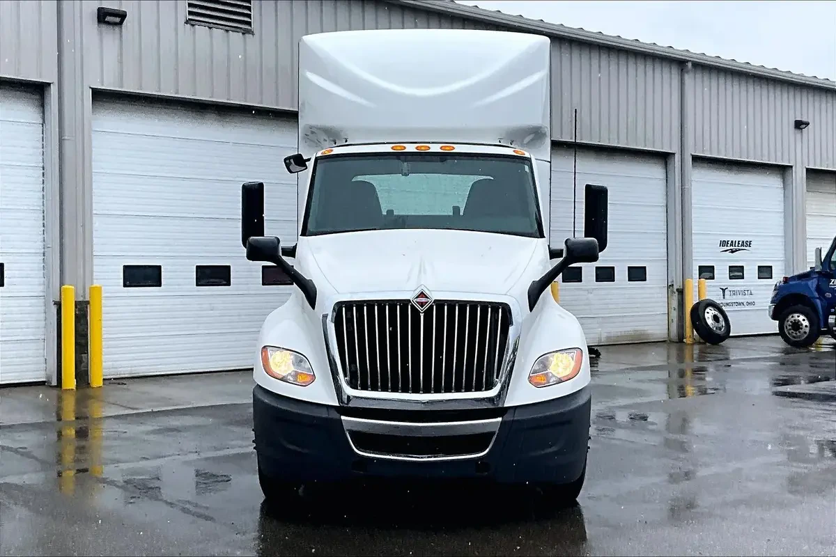 2021 International LT in Youngstown, OH — photo 4