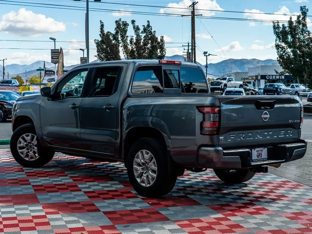 2022 Nissan Frontier SV Crew Cab photo 4