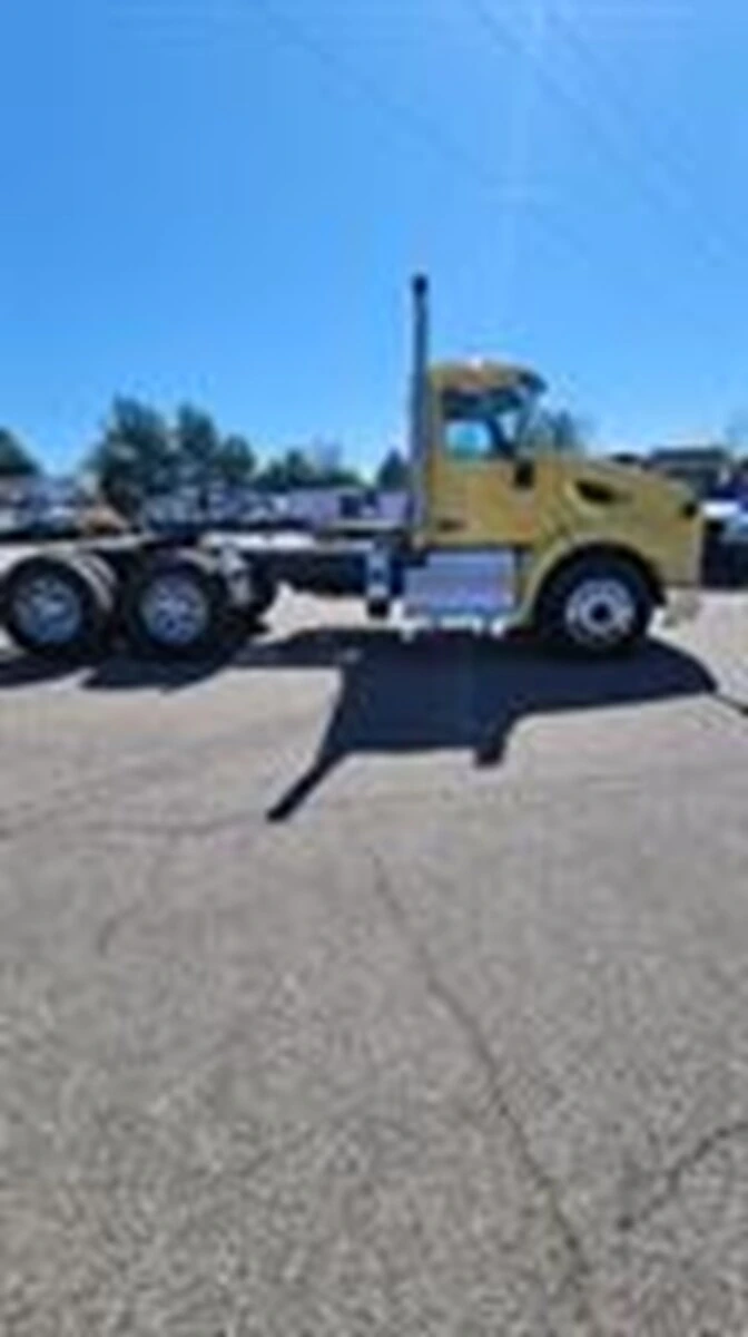 2020 Peterbilt 579 in Warminster, PA — photo 5