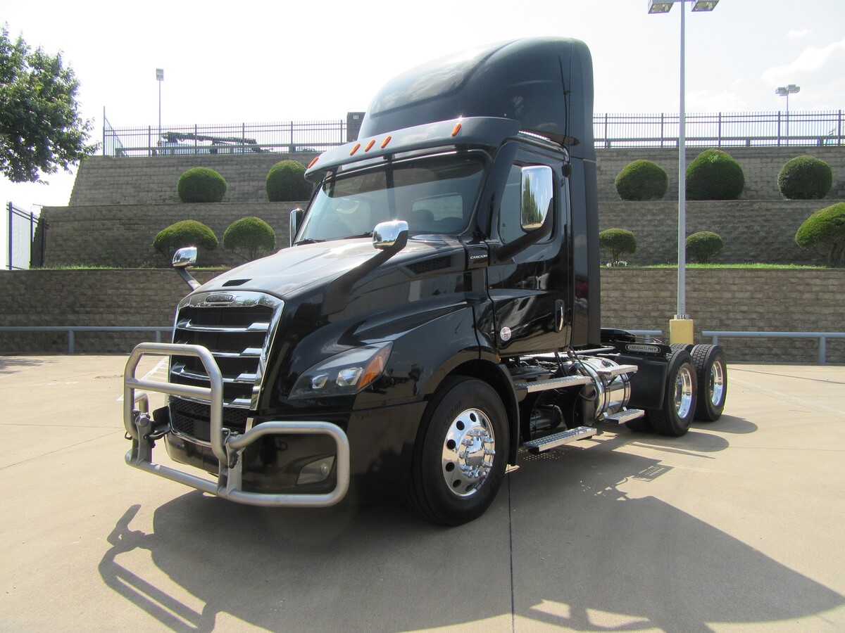 2023 FREIGHTLINER Cascadia