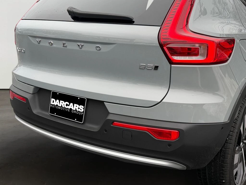 2025 Volvo - image 10
