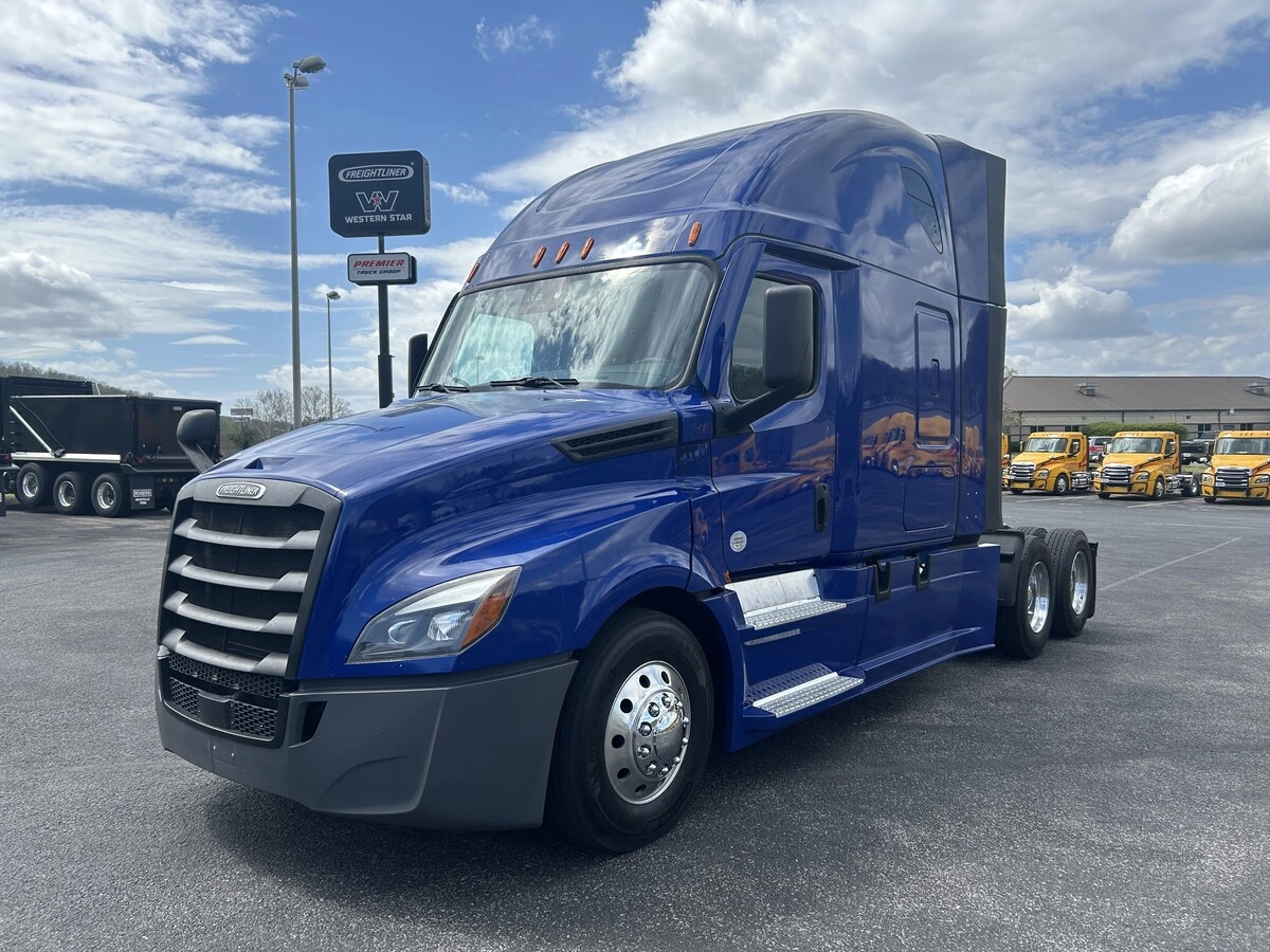 2022 Freightliner Cascadia - image 1