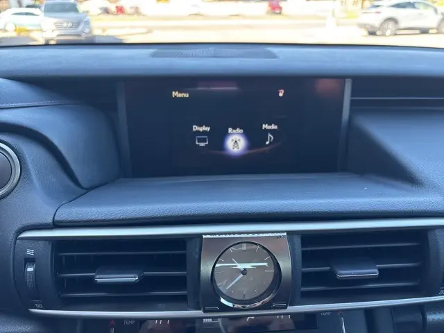 2018 Lexus IS 300 photo 24