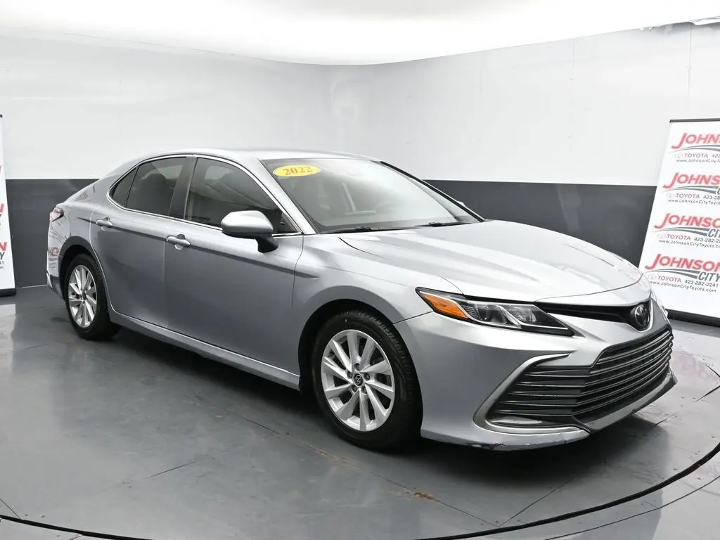 2022 Toyota Camry LE photo 2