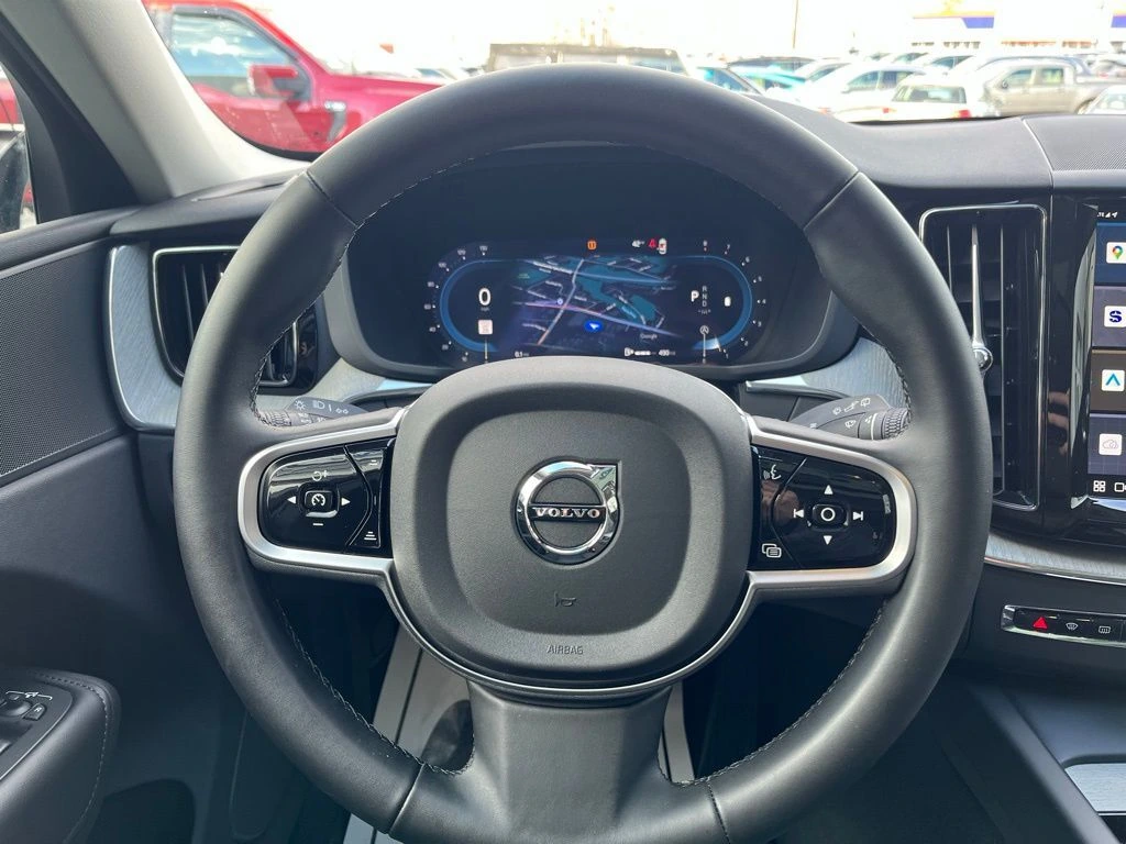 2025 Volvo - image 12