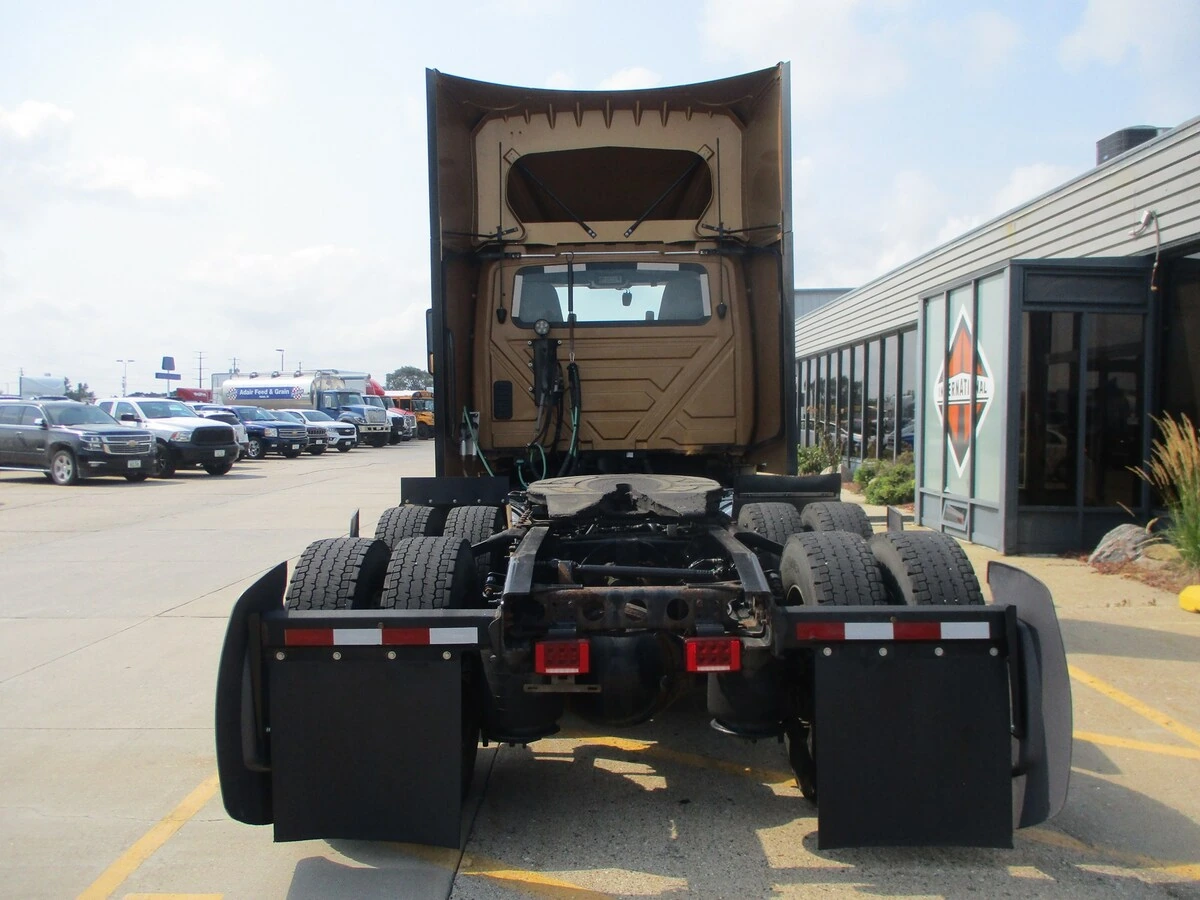 2022 International LT in Altoona, IA — photo 4