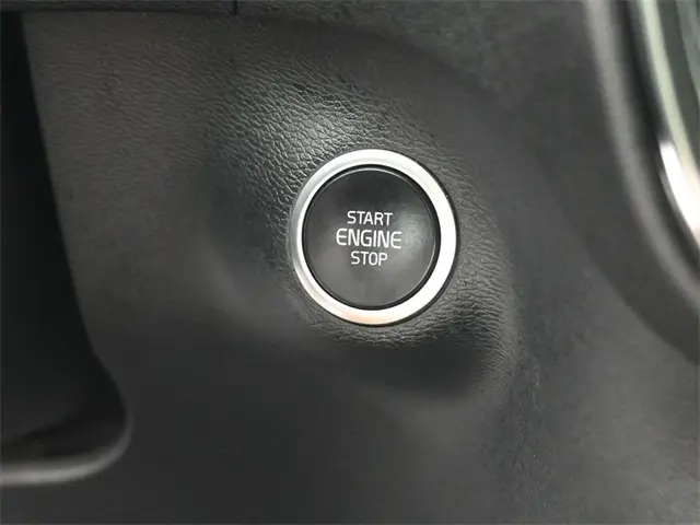 2024 Volvo XC40 Plus photo 22