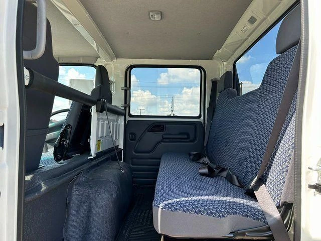 2025 Isuzu NPR - image 13