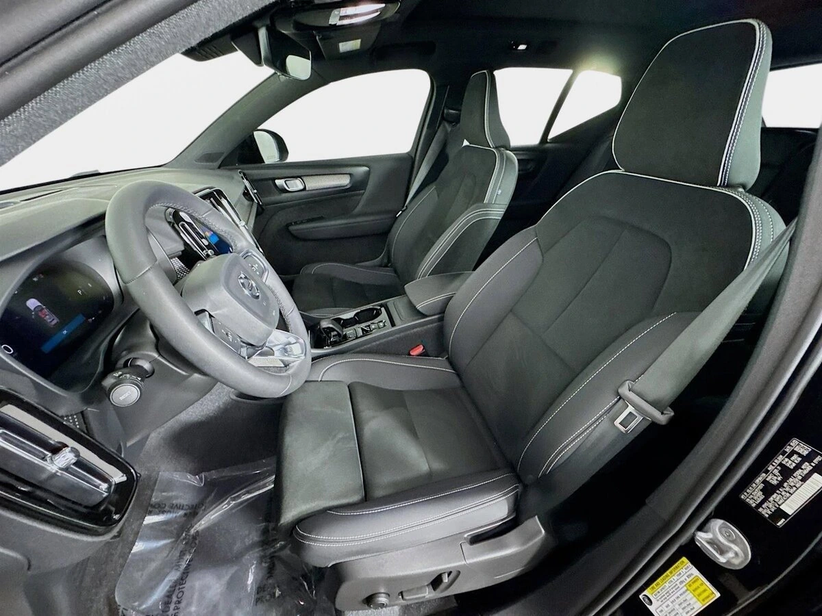 2023 Volvo - image 11