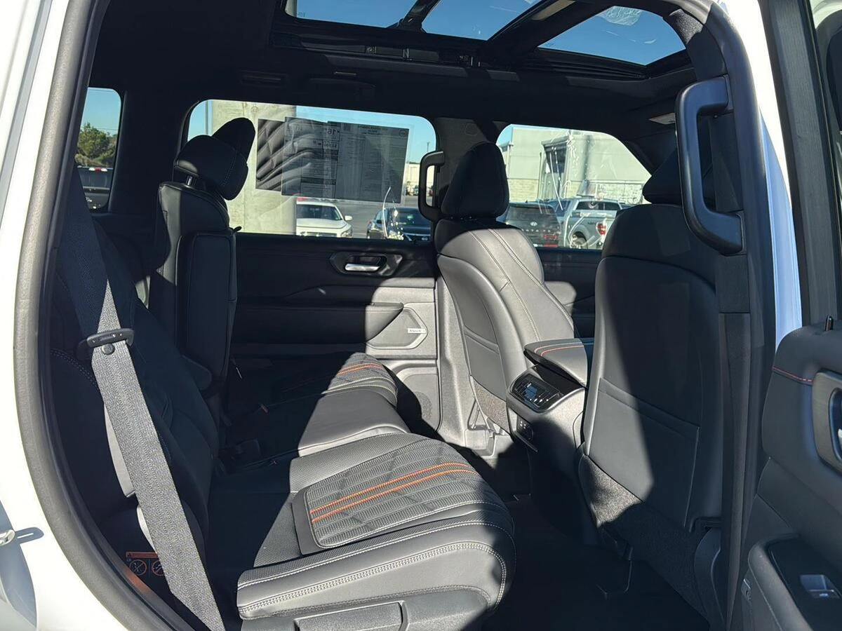 2026 Nissan Armada PRO-4X - Photo 12