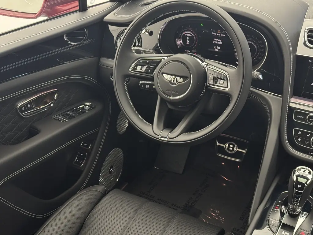 2025 Bentley Bentayga Azure photo 13