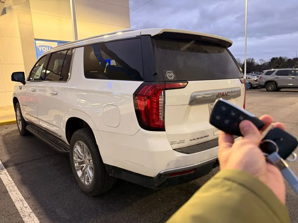 2021 Gmc Yukon XL SLT photo 2