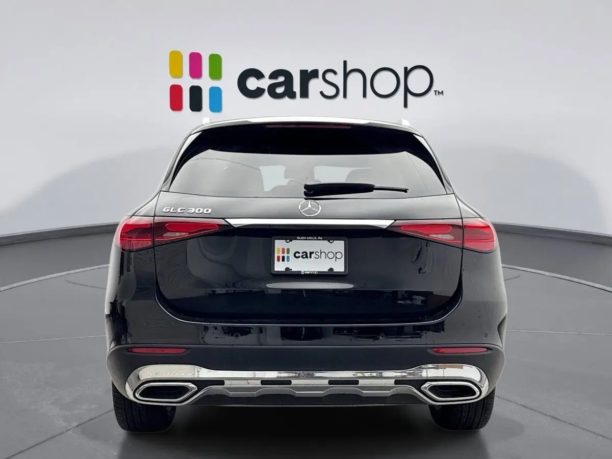 2025 Mercedes Benz GLC 300 photo 3