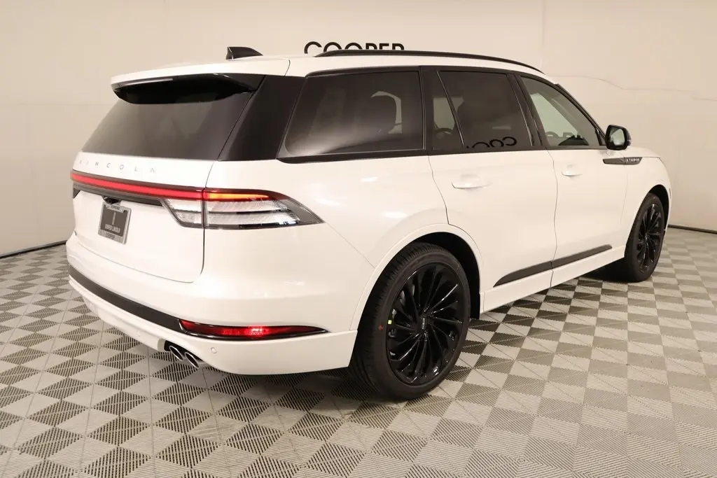 2025 Lincoln Aviator Reserve photo 11
