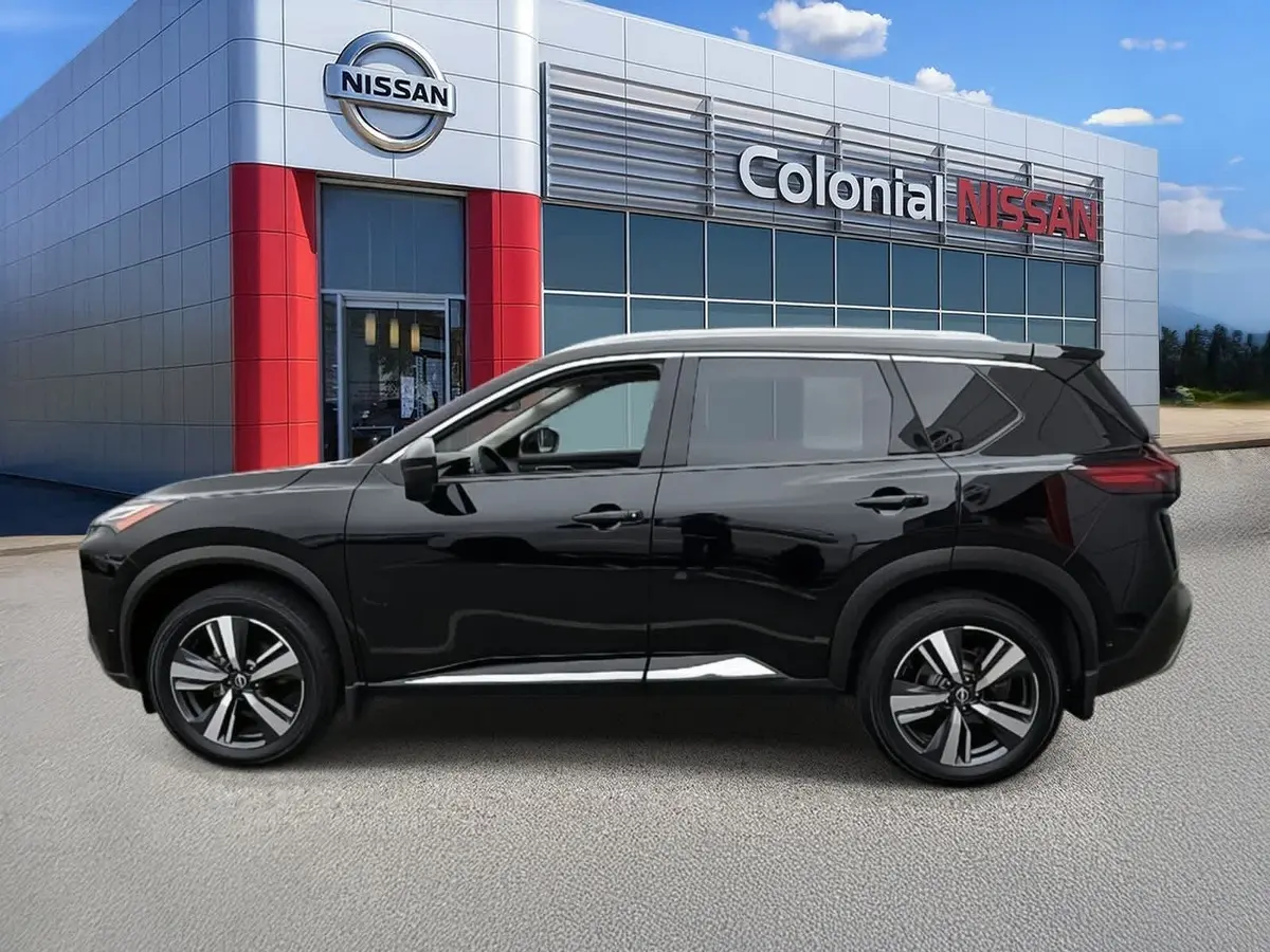 2022 Nissan Rogue Platinum photo 2