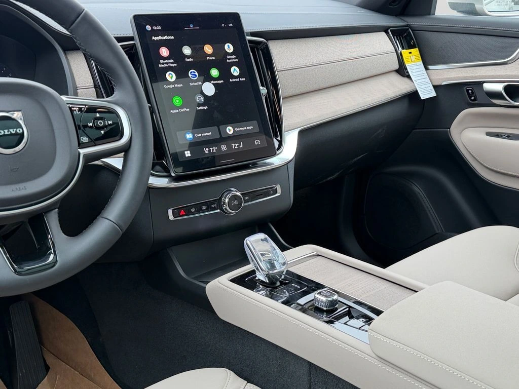 2026 Volvo - image 12