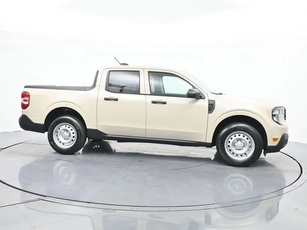 2025 Ford Maverick XL photo 3