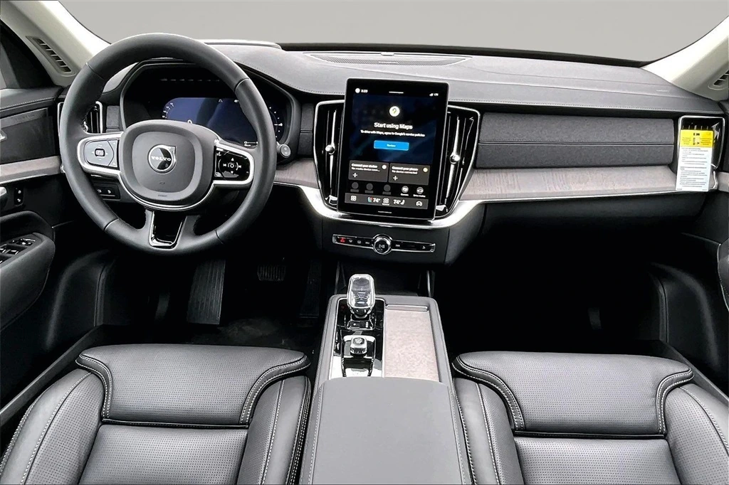 2026 Volvo - image 5
