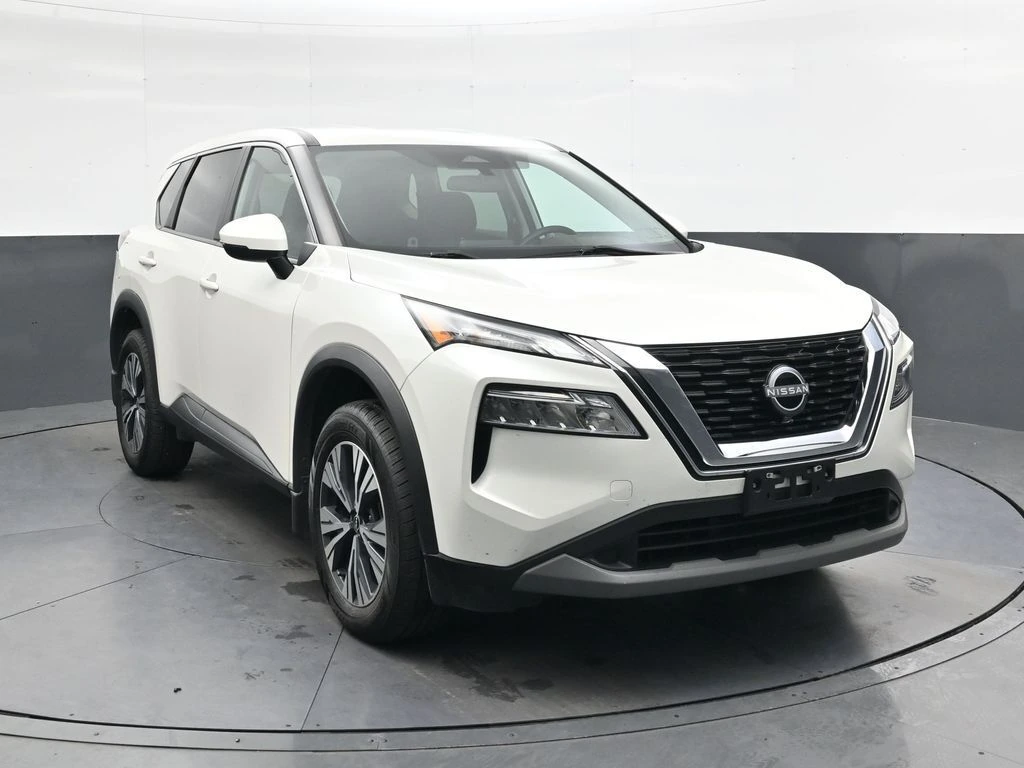 2022 Nissan Rogue SV's photo