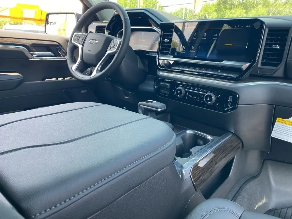 2026 Chevrolet Silverado 1500 LT Trail Boss photo 3