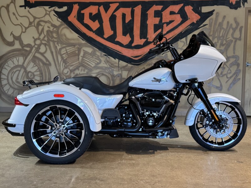FLTRT 2025 Road Glide® 3