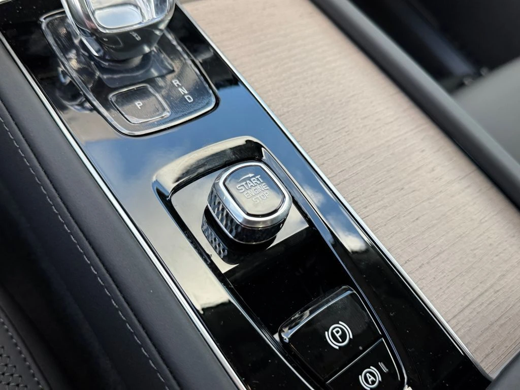 2026 Volvo - image 22