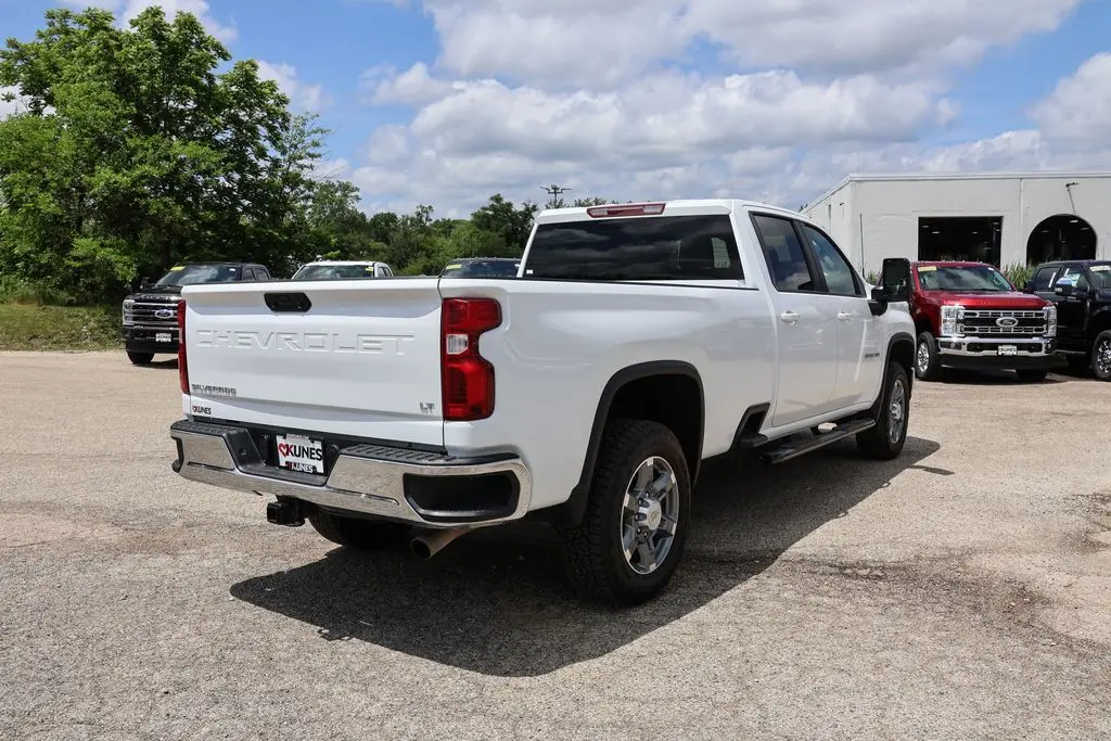 2024 Chevrolet Silverado 3500HD LT photo 3