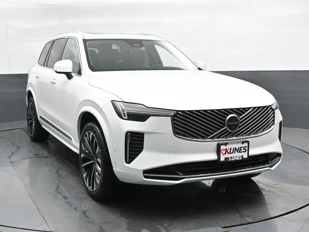 2025 Volvo - image 5