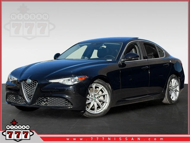 2021 Alfa Romeo Giulia Base's photo