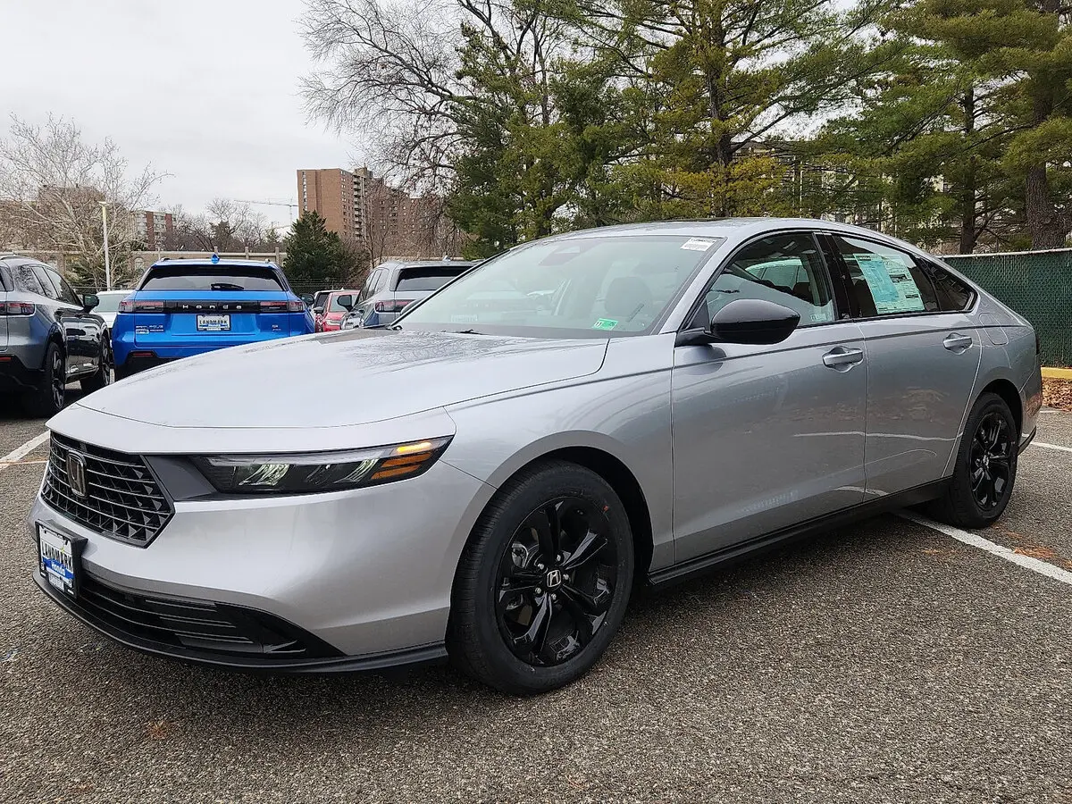 2025 Honda Accord SE's photo