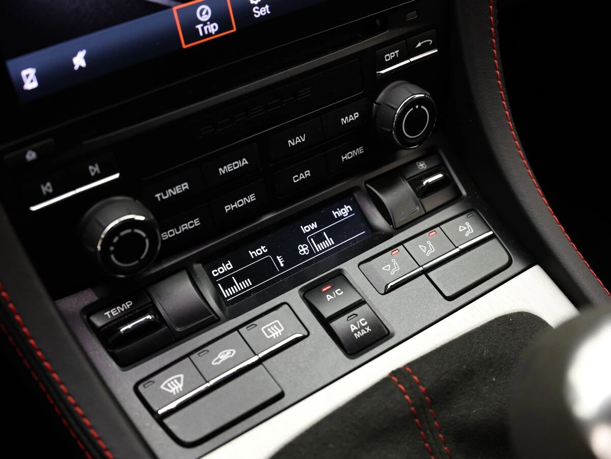 2022 Porsche 718 Spyder - Photo 31