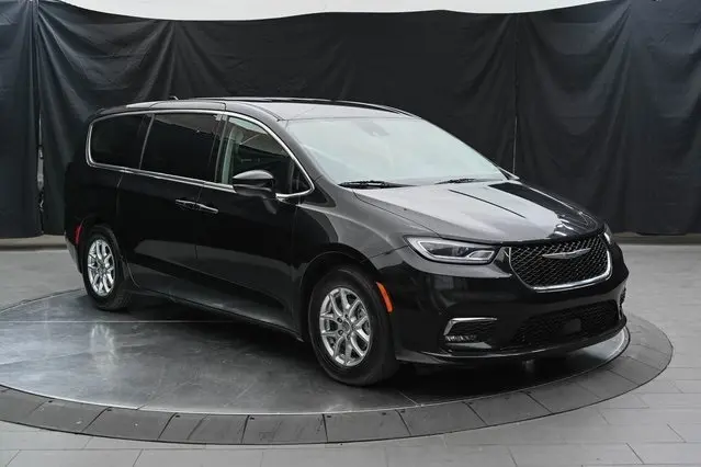 Used 2023 Chrysler Pacifica Touring L with VIN 2C4RC1BG8PR525158 for sale in Murray, UT
