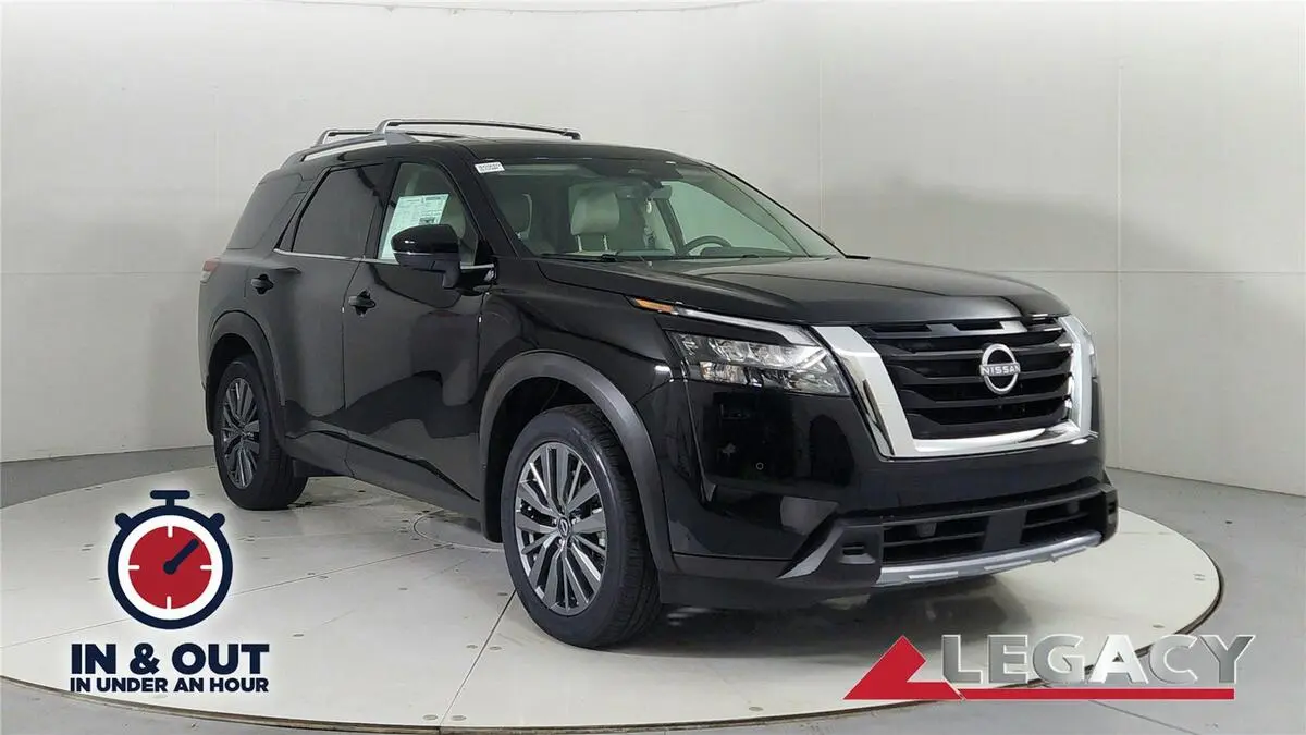 2025 Nissan Pathfinder SL's photo