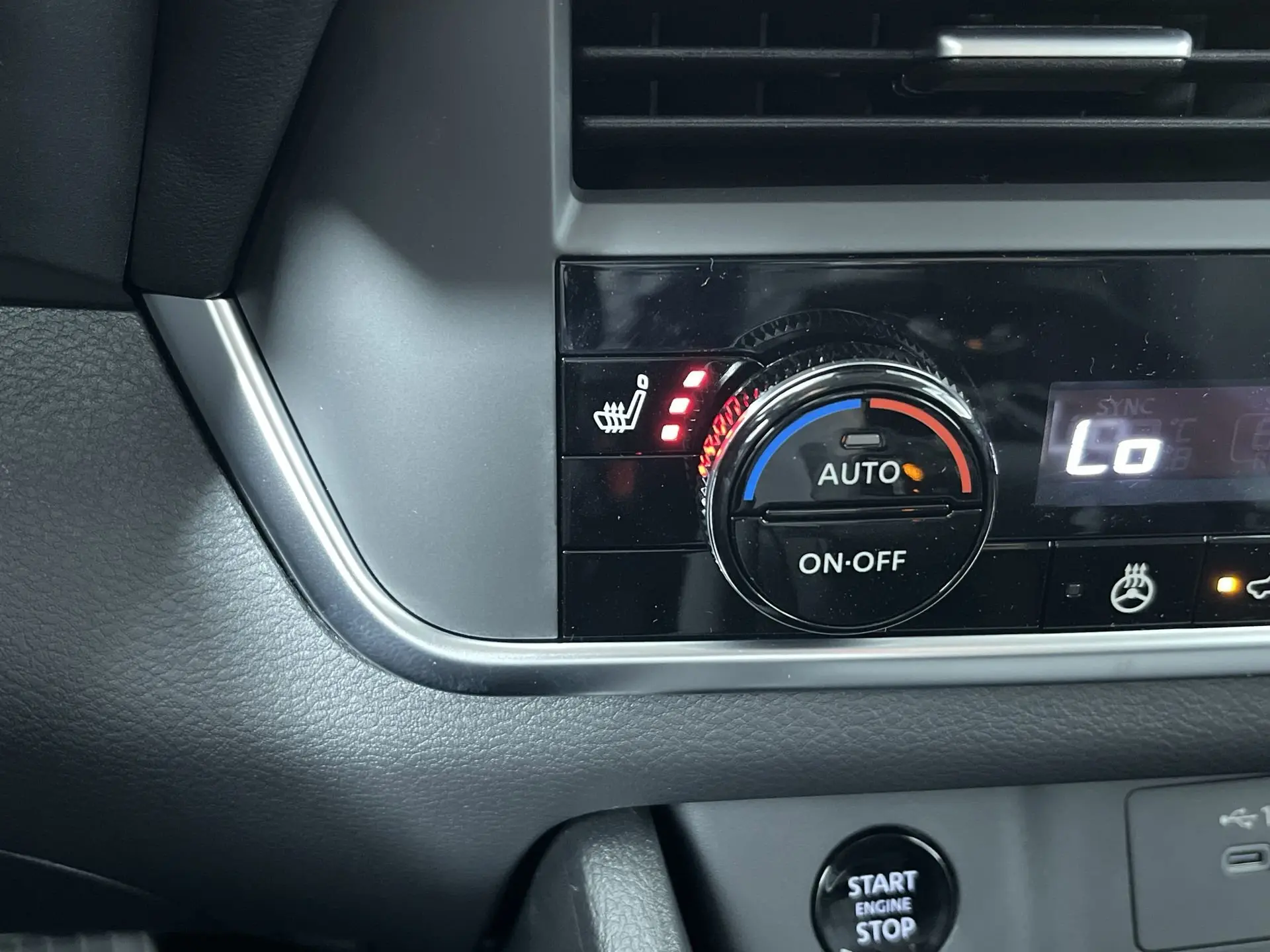 2026 Nissan Rogue SV photo 18