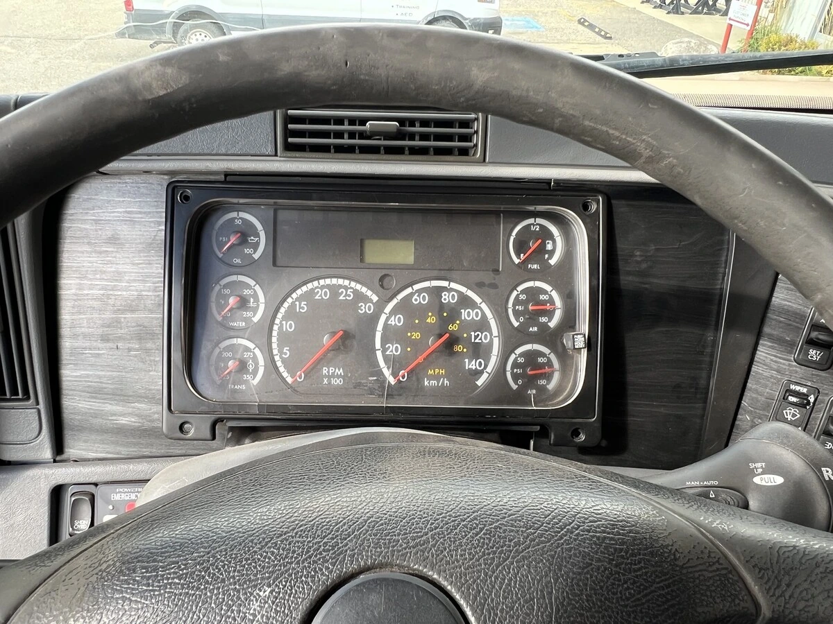 2011 Freightliner Columbia — photo 8