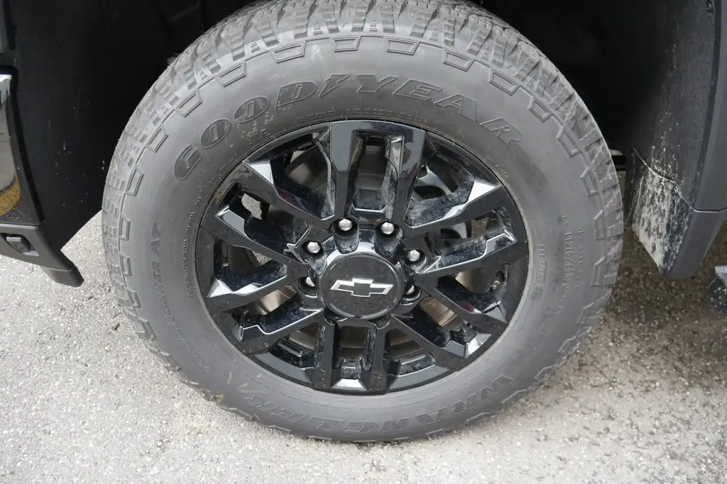 2026 Chevrolet Silverado LTZ photo 32