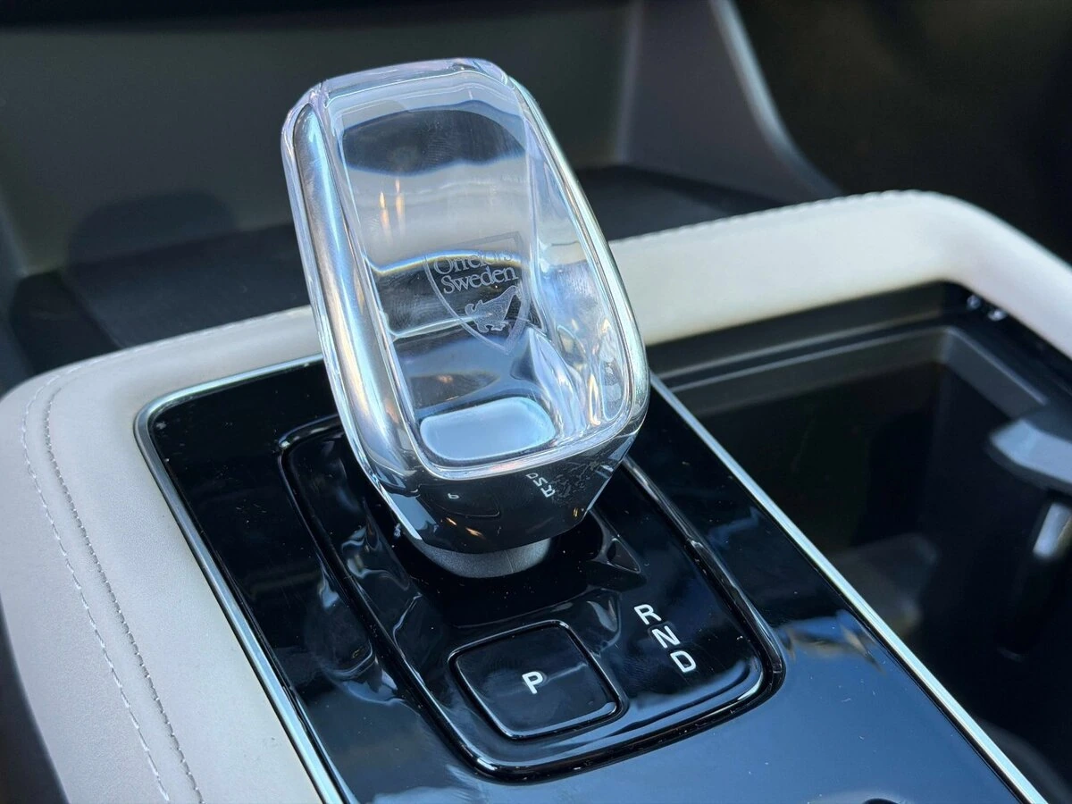 2026 Volvo - image 25