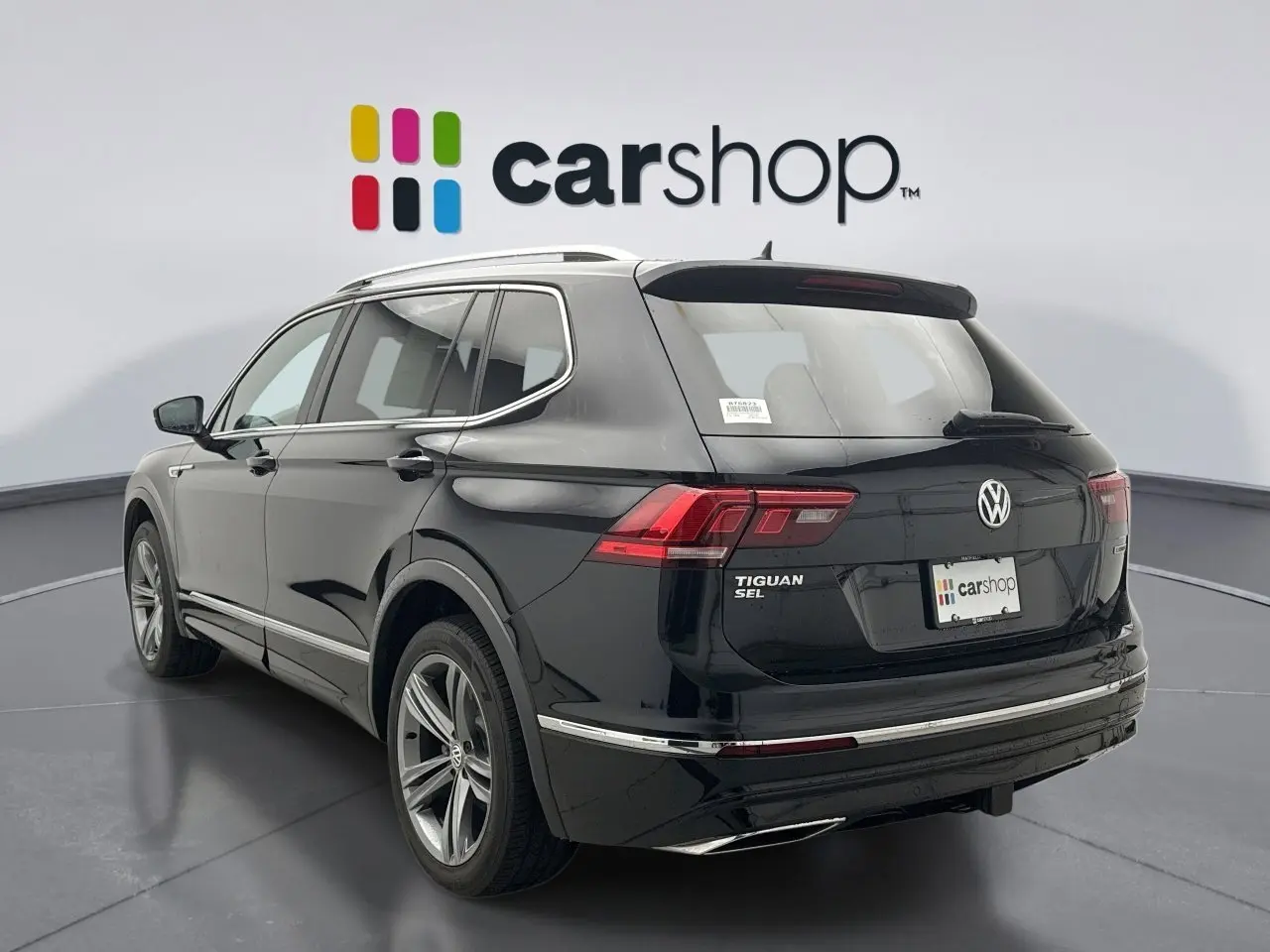 2019 Volkswagen Tiguan SEL R-Line photo 2