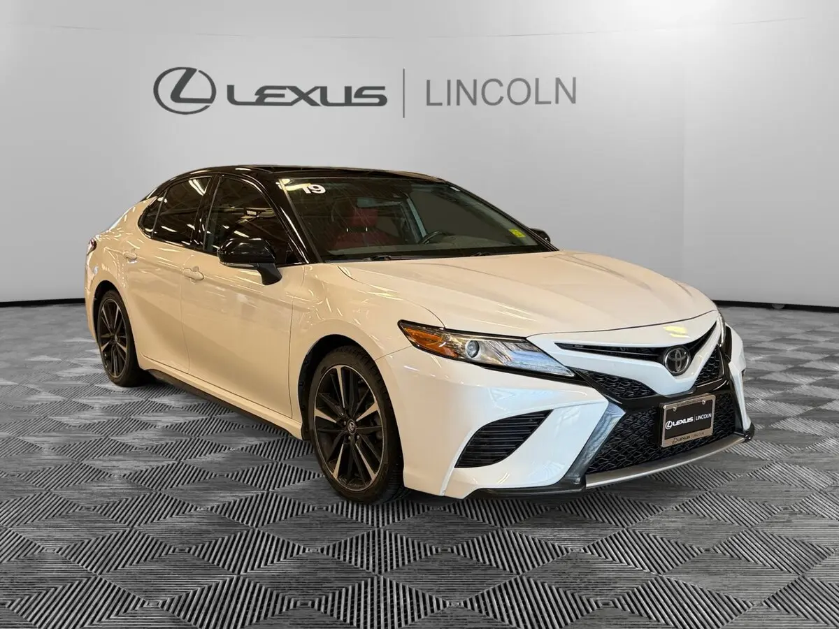 2019 Toyota Camry XSE's photo