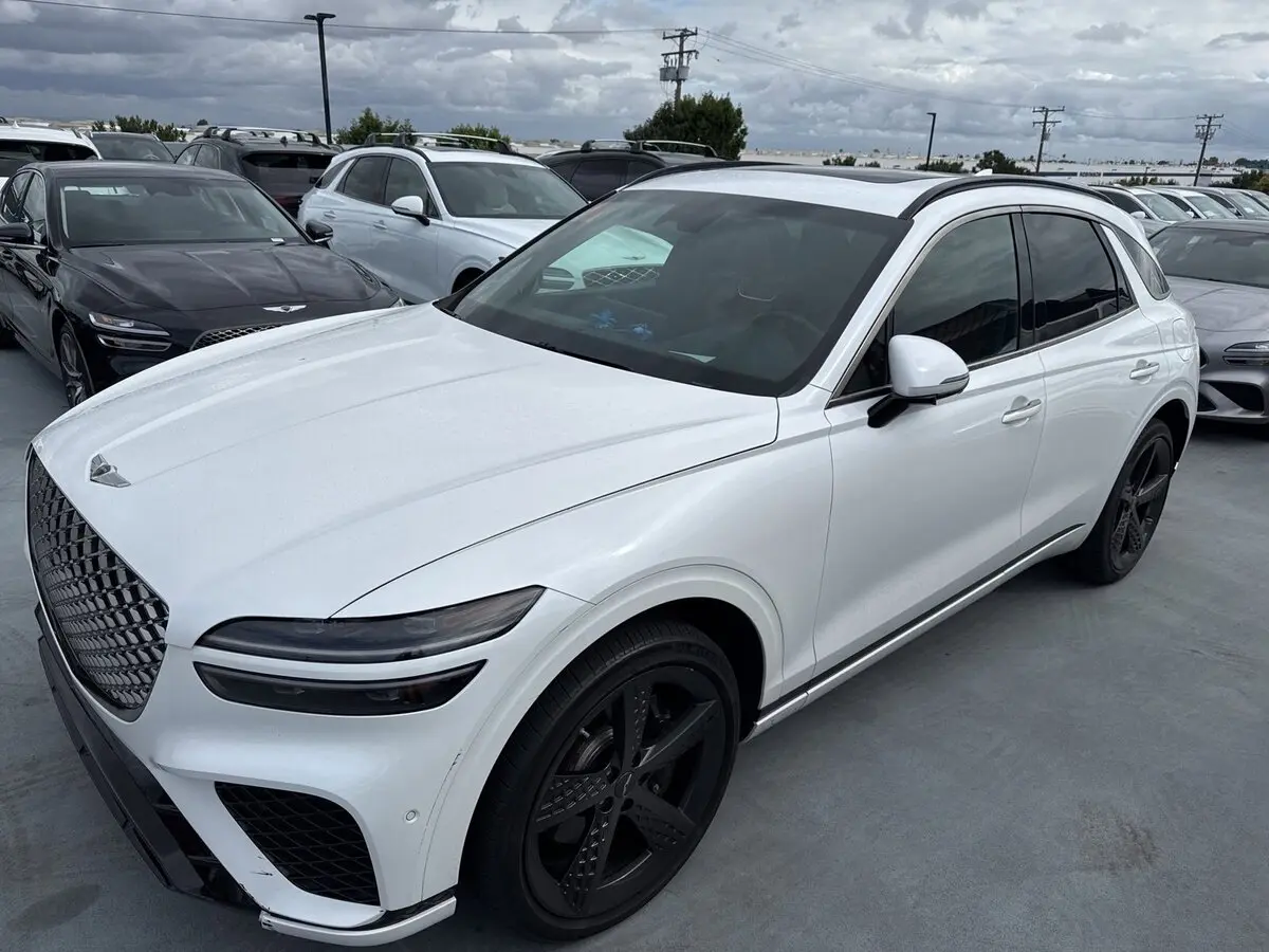 2023 Genesis GV70 3.5T Sport photo 2
