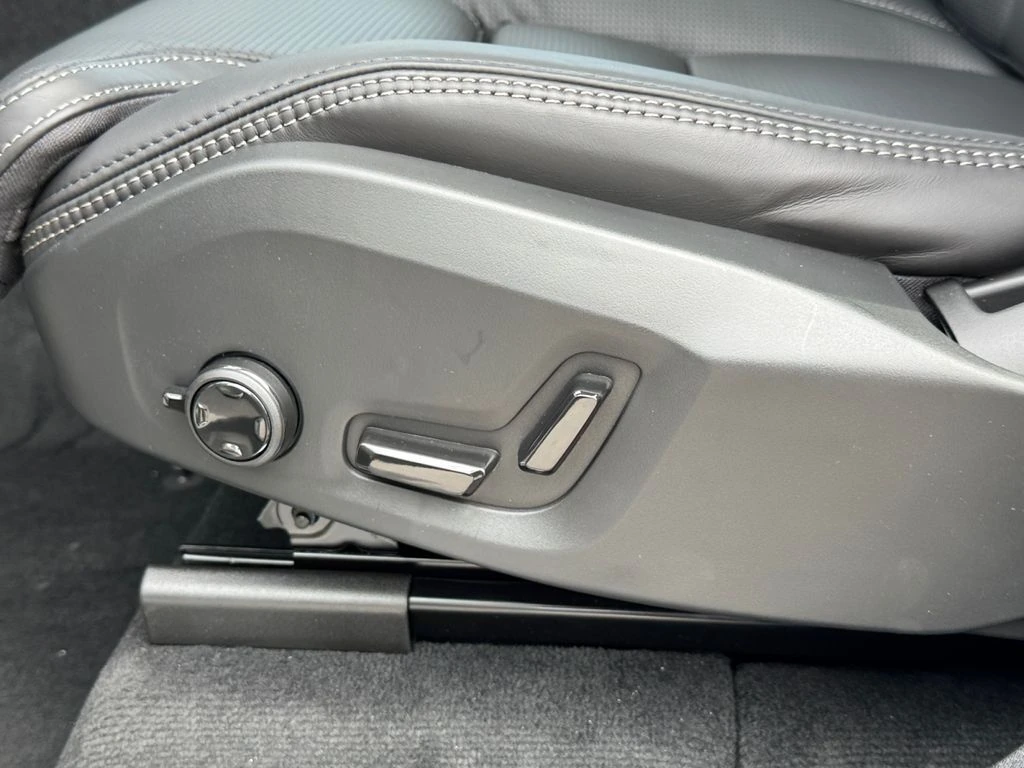 2026 Volvo - image 15