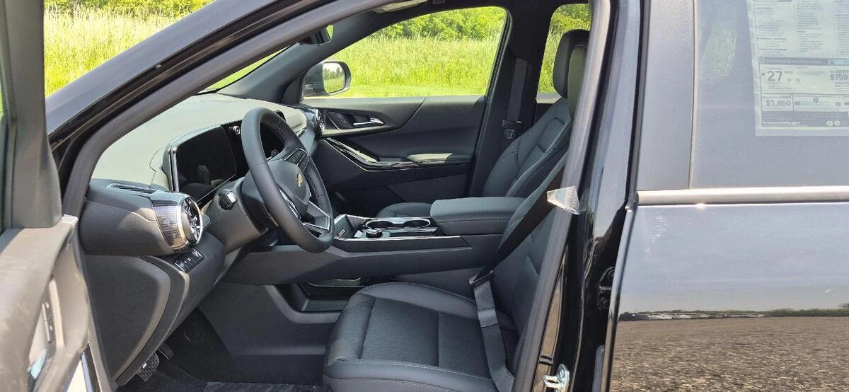 2026 Chevrolet Equinox LT - Photo 10