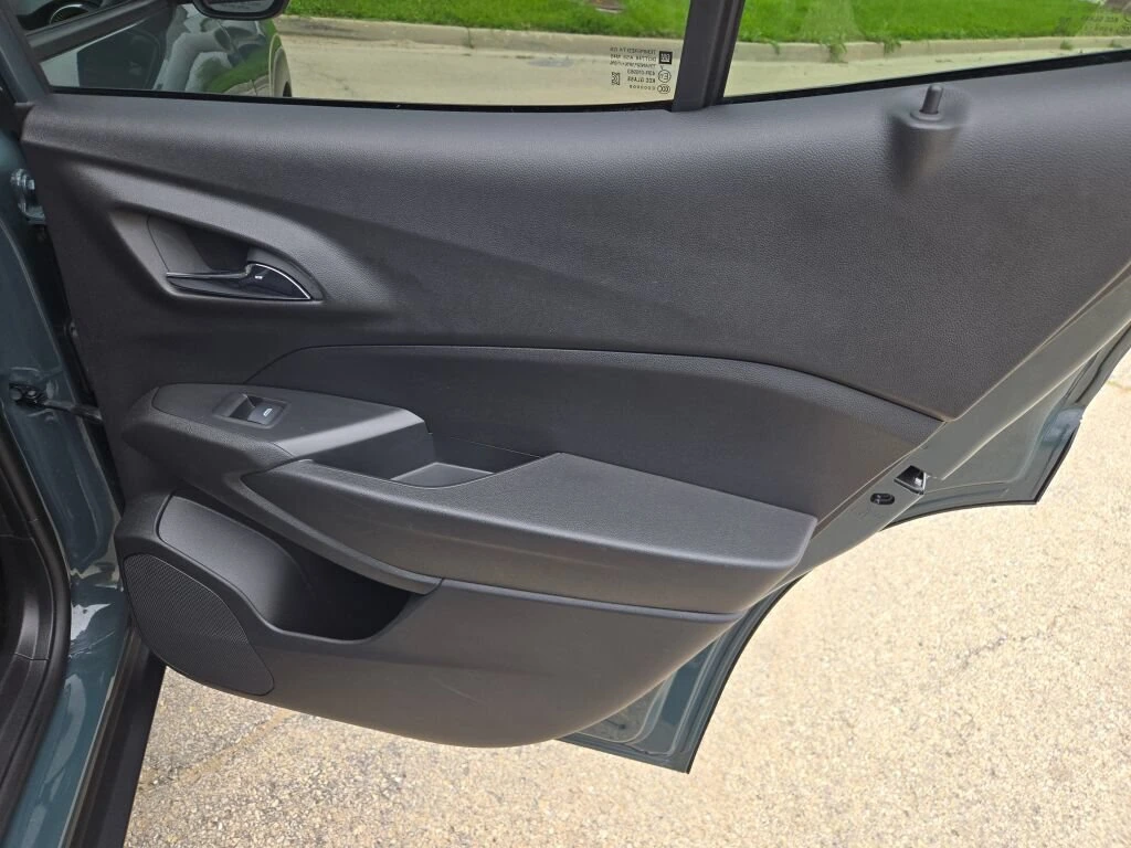2025 Chevrolet Trax LT - Photo 11