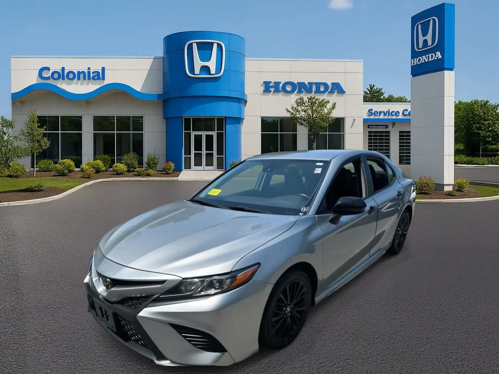 2020 Toyota Camry SE photo 2